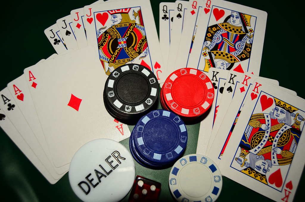 Améliorez votre jeu avec le Poker Dealer&rsquo;s Choice : conseils et astuces