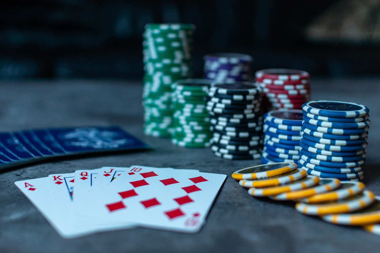 Bluff au poker : quand l&rsquo;utiliser pour un maximum d&rsquo;impact
