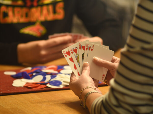 L&rsquo;importance de relancer au poker pour contrôler le jeu