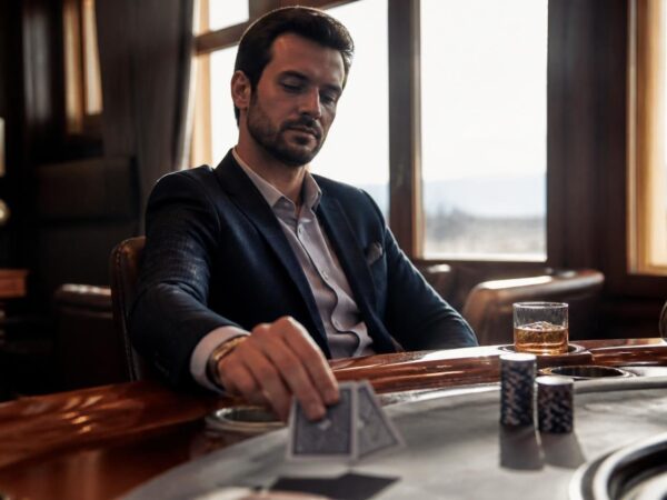 Abandonner une main perdante sans regret au poker