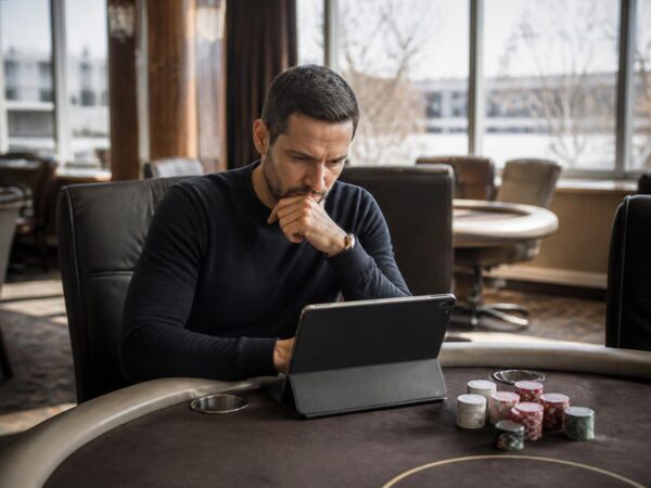 Apprendre le poker via les formations en ligne