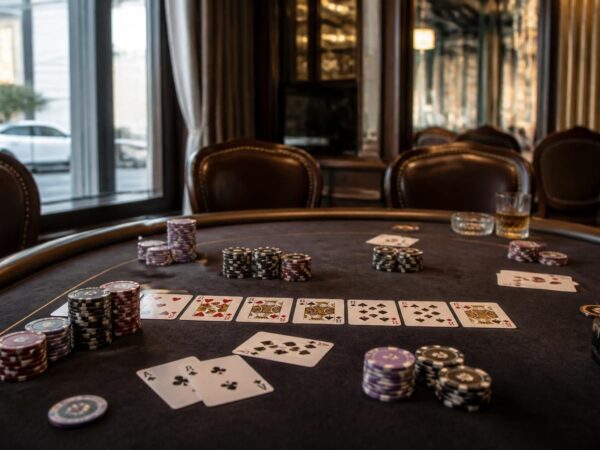 Comment calculer les combinaisons de mains au poker