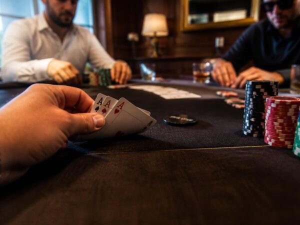 Comment décrypter les grosses paires au poker