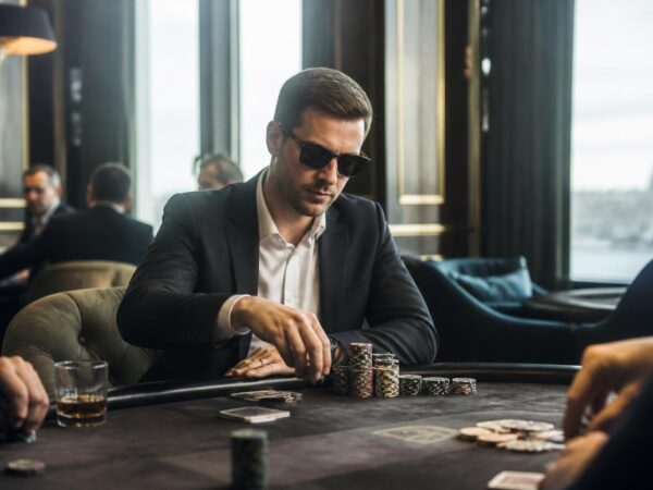 Comprendre le staking au poker en ligne