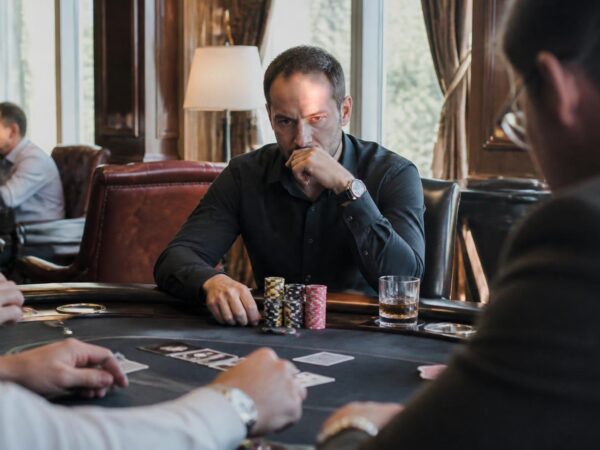 Lire les tells physiques au poker live